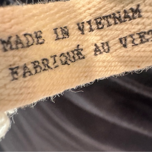 We The Free Free People Black Bell Sleeve Top M Wide Neck Boho Festival 90s Y2K - Picture 4 of 6